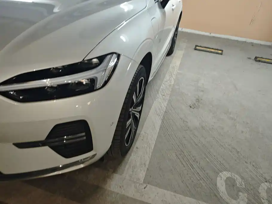 Volvo XC60 PHEV — миниатюра 5
