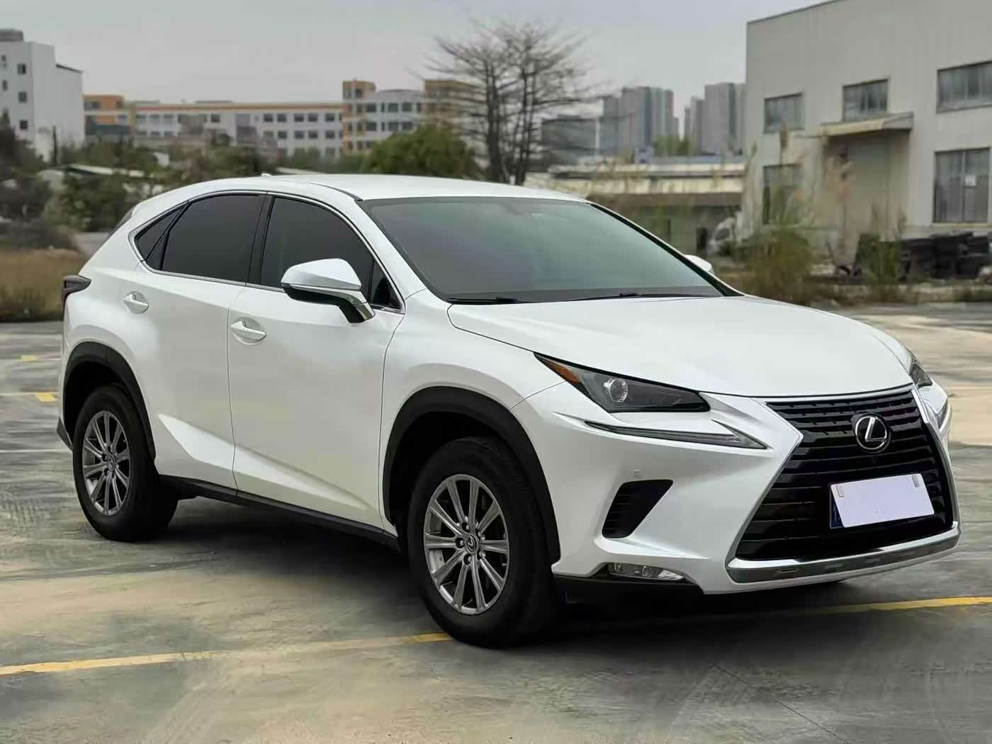 Lexus NX 2.0 л 2021 г. Белый, пробег 41000 км
