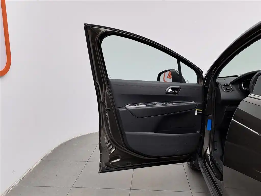 Peugeot 3008 2013 2.0L AT