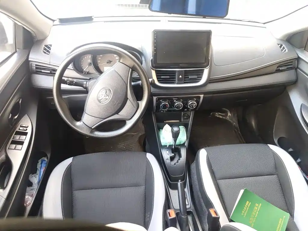 Toyota Yaris L — миниатюра 5