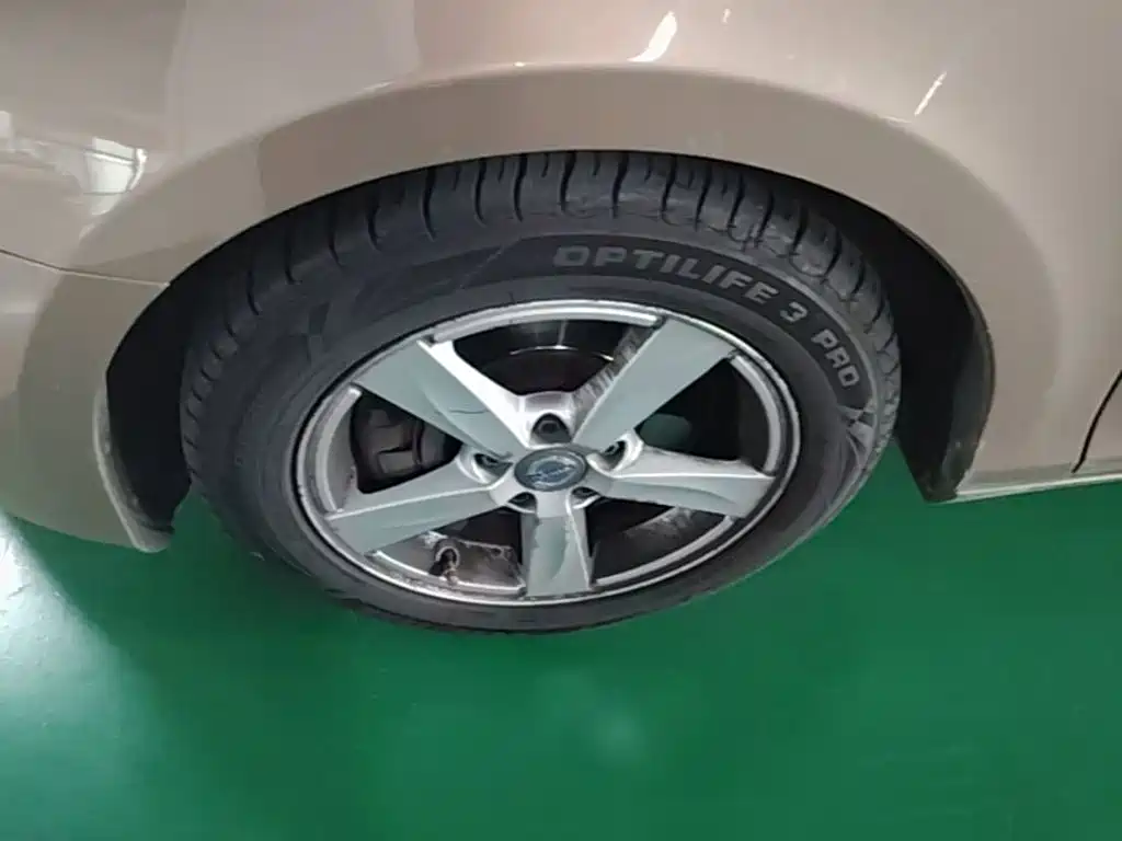 Volvo V40 — миниатюра 23