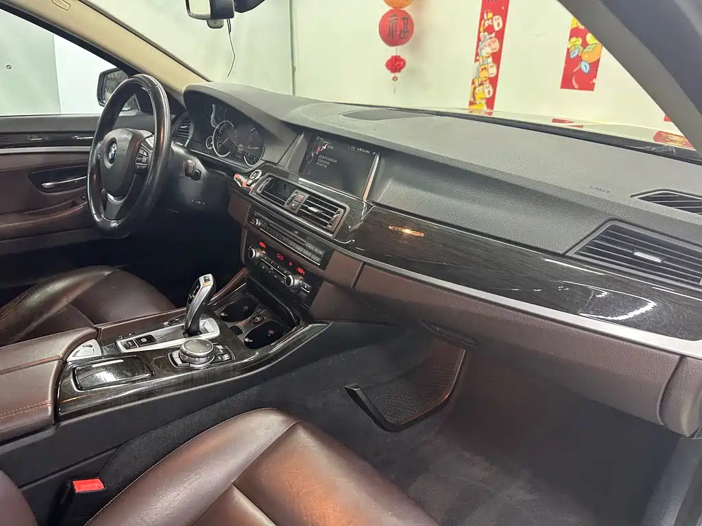 BMW 5 Series — миниатюра 21