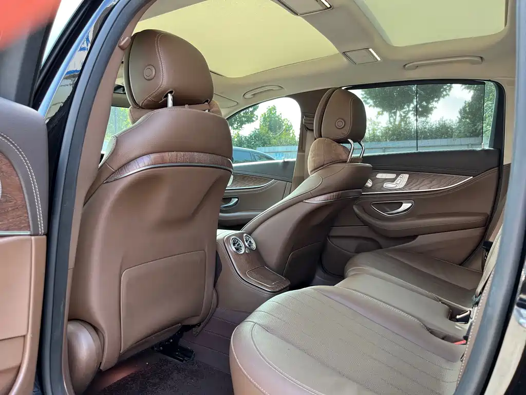 Mercedes-Benz E-Class — миниатюра 5