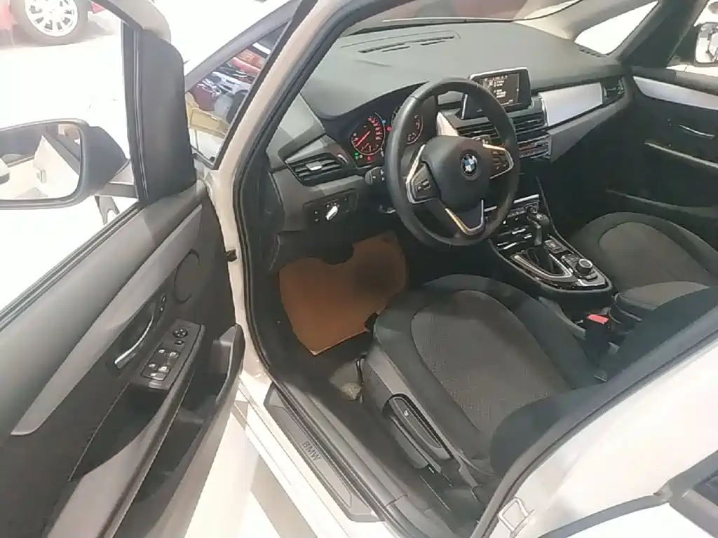 BMW 2 Series Active Tourer — миниатюра 16