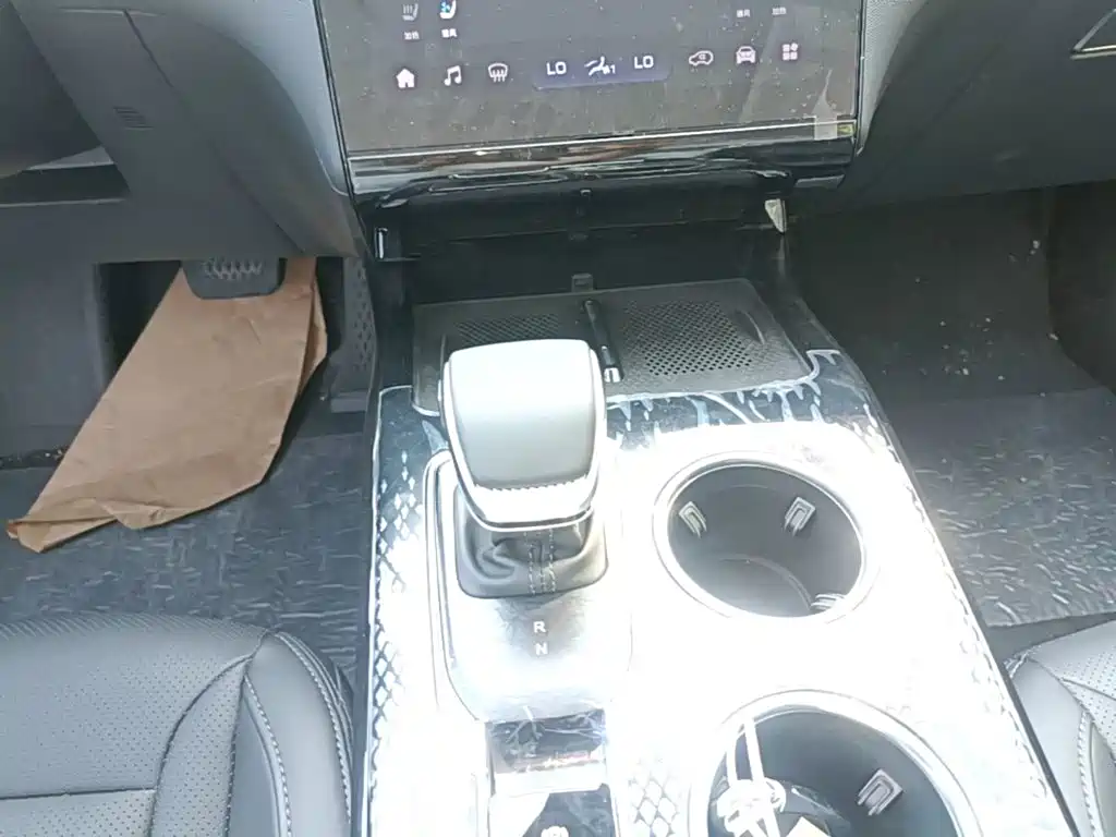 Hongqi Hongqi HS3 PHEV — миниатюра 14