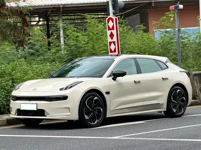 2022 Zeekr 001
