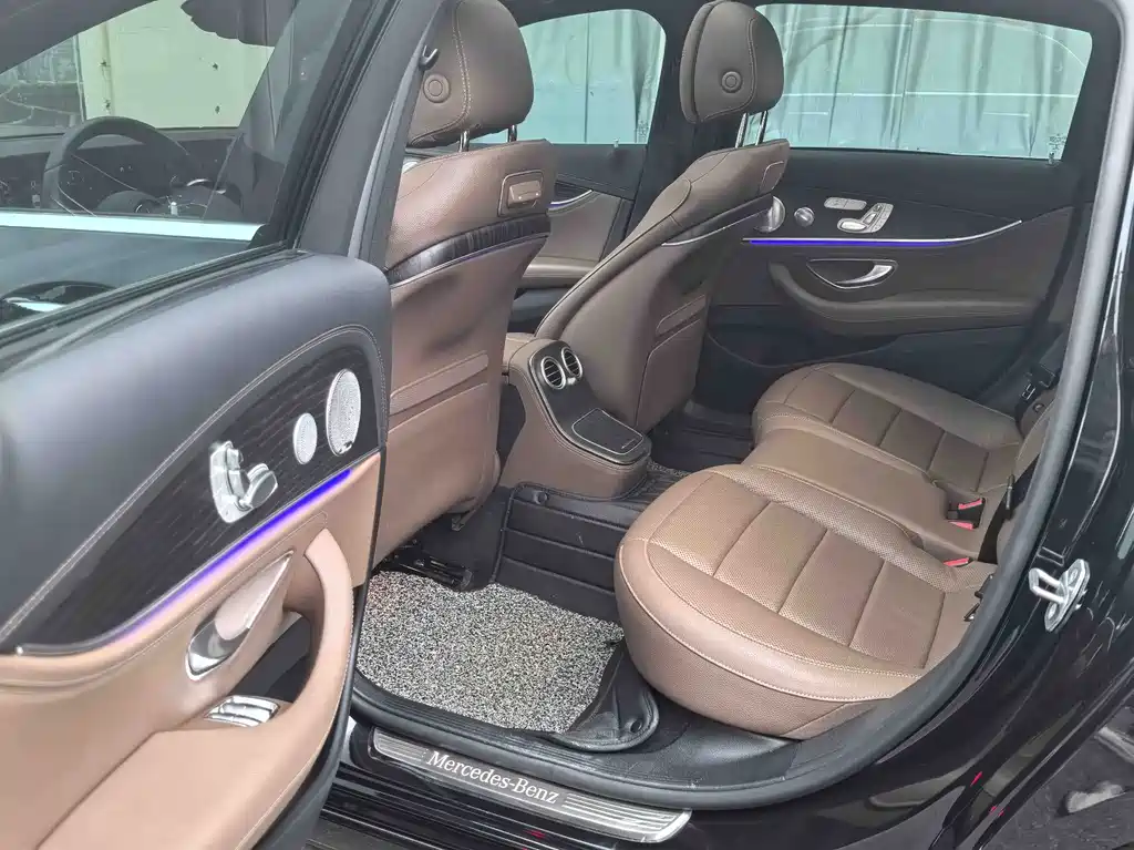 Mercedes-Benz E-Class — миниатюра 8