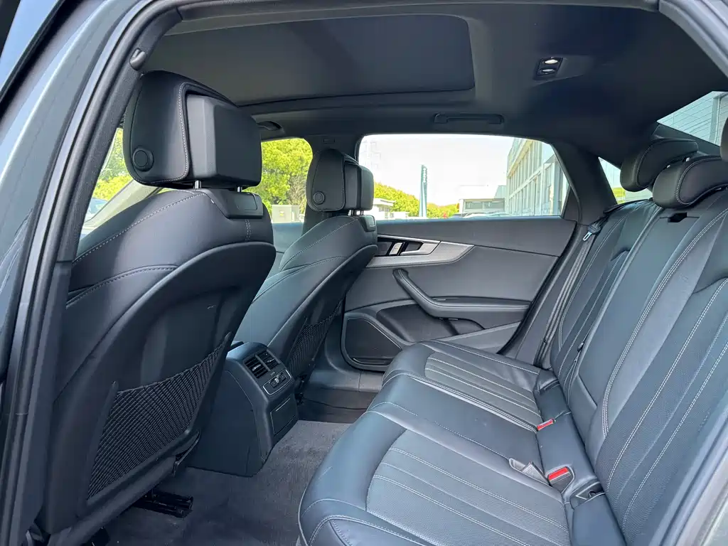 Audi A4L 2024 40 TFSI quattro RS