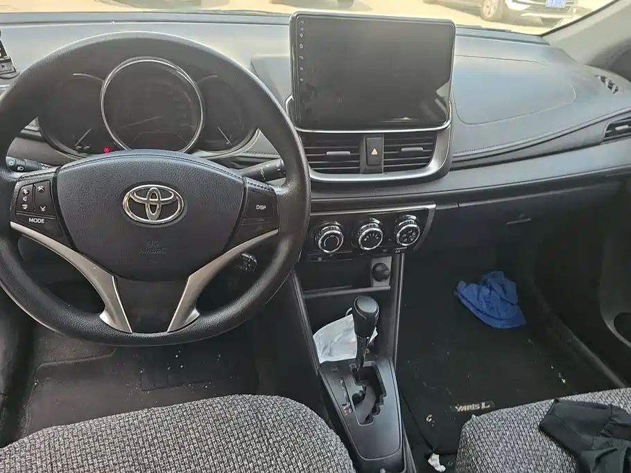 Toyota Yaris L — миниатюра 11