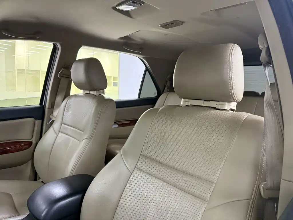 Toyota Fortuner — миниатюра 12