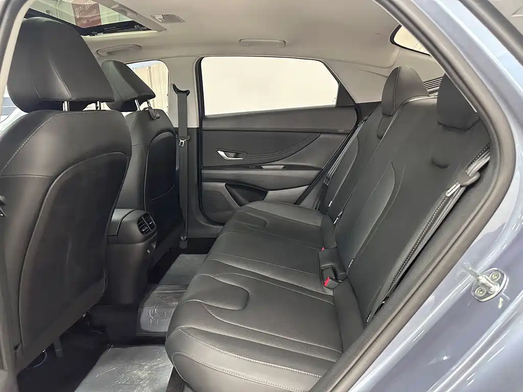 Hyundai Elantra — миниатюра 12