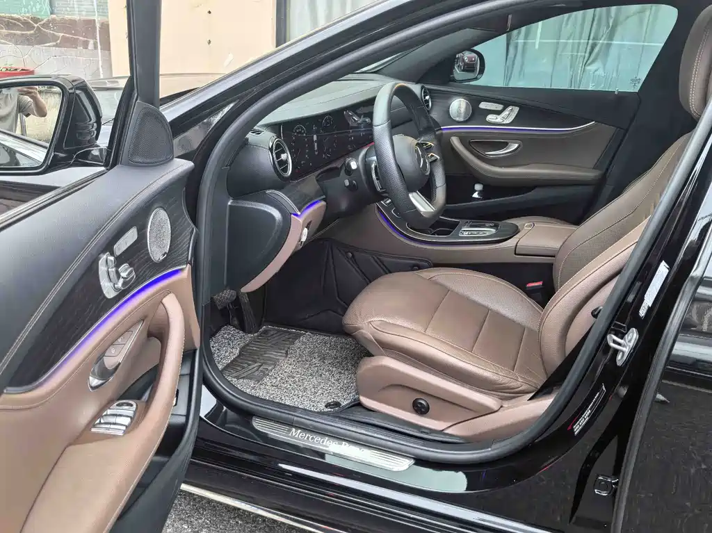 Mercedes-Benz E-Class — миниатюра 9