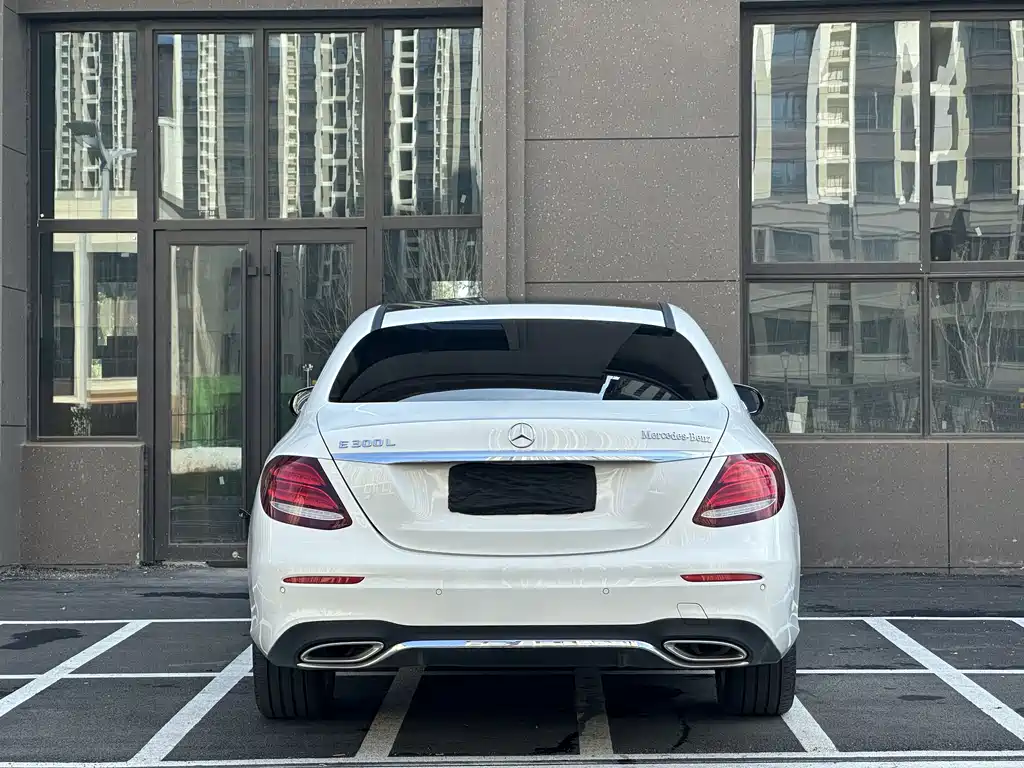 Mercedes-Benz E-Class — миниатюра 8