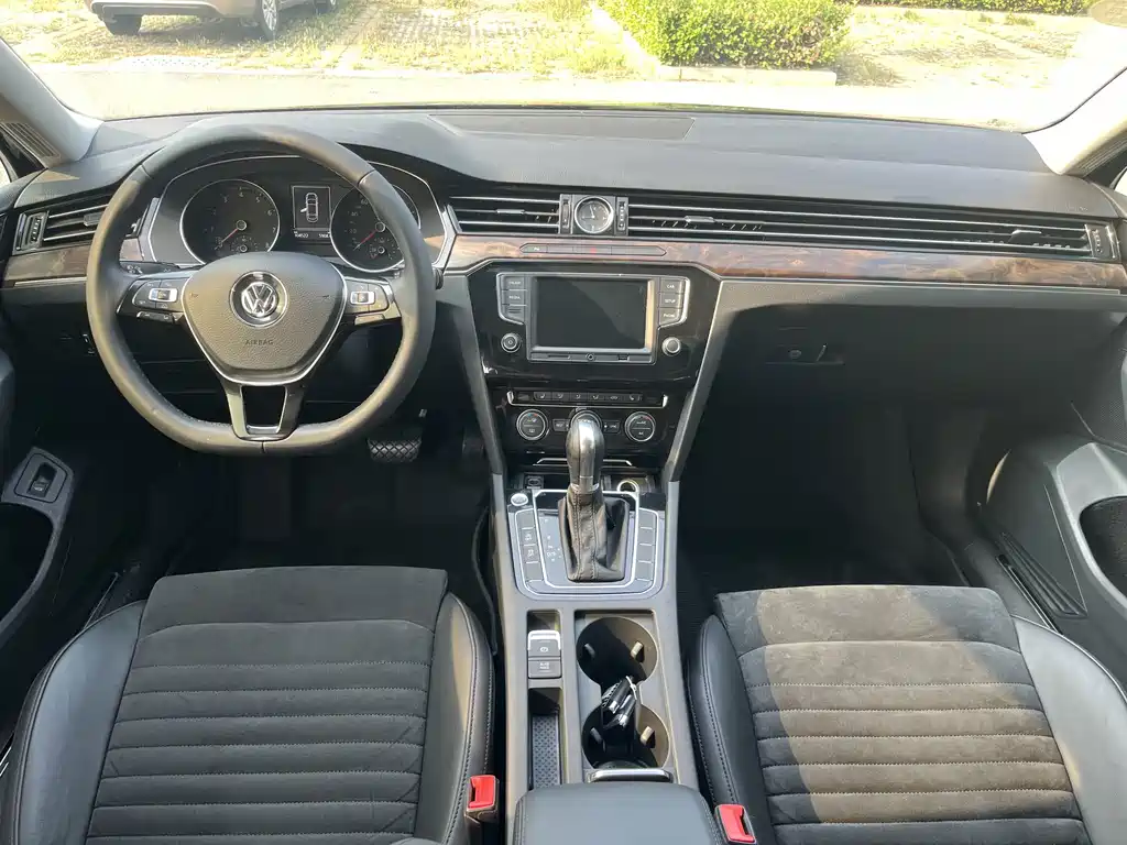 Volkswagen Sagitar — миниатюра 6