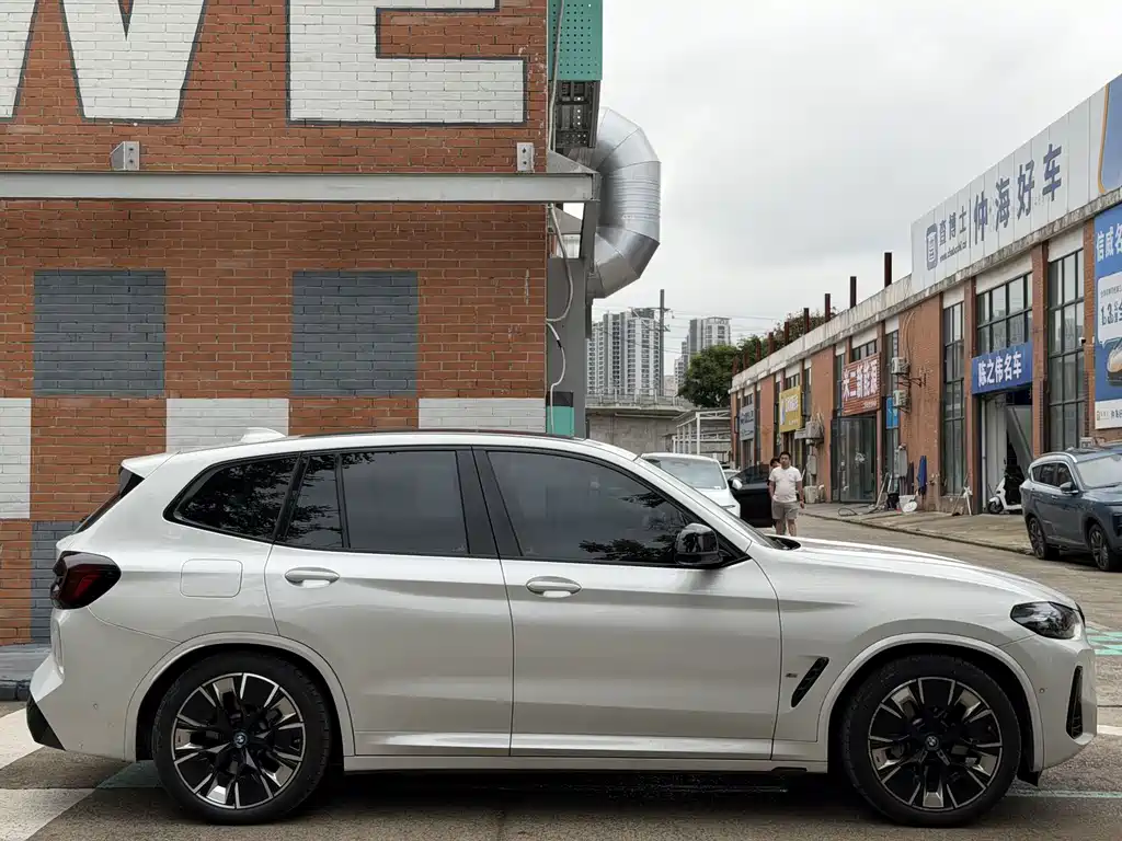 BMW iX3 — миниатюра 7