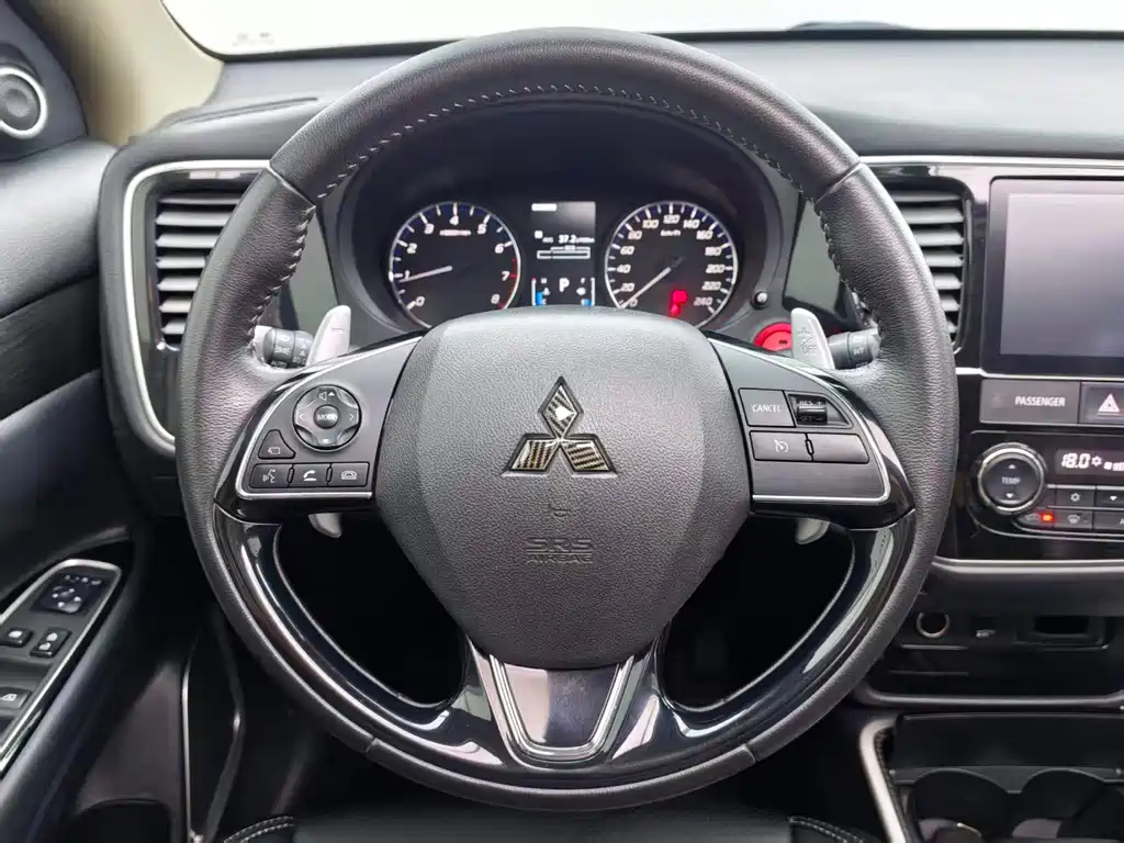 Mitsubishi Outlander — миниатюра 9