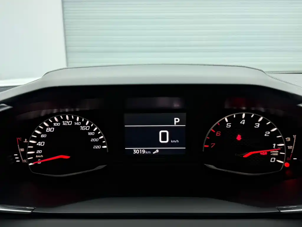 Peugeot 2008 — миниатюра 16