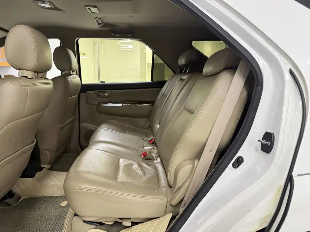 Toyota Fortuner — миниатюра 14