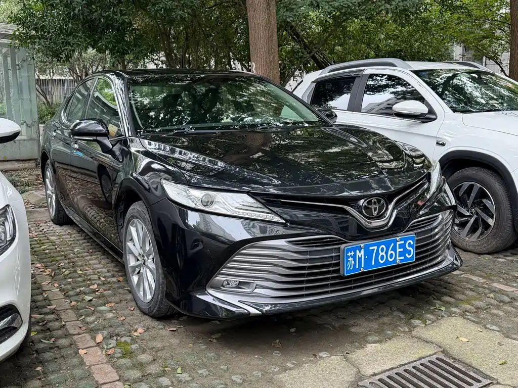 Toyota Camry — миниатюра 3