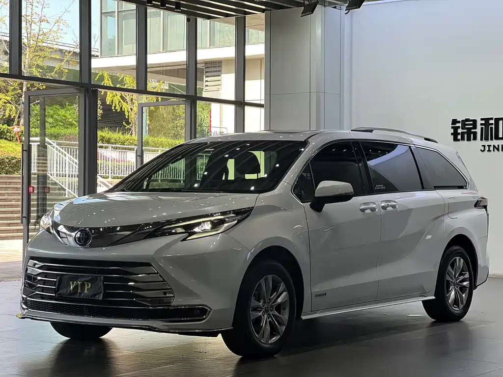 Toyota Sienna — миниатюра 2