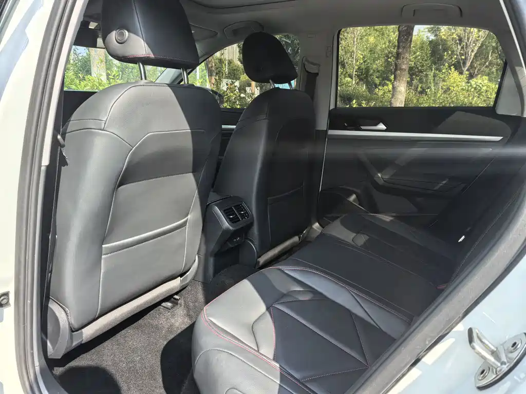Volkswagen Lavida — миниатюра 6