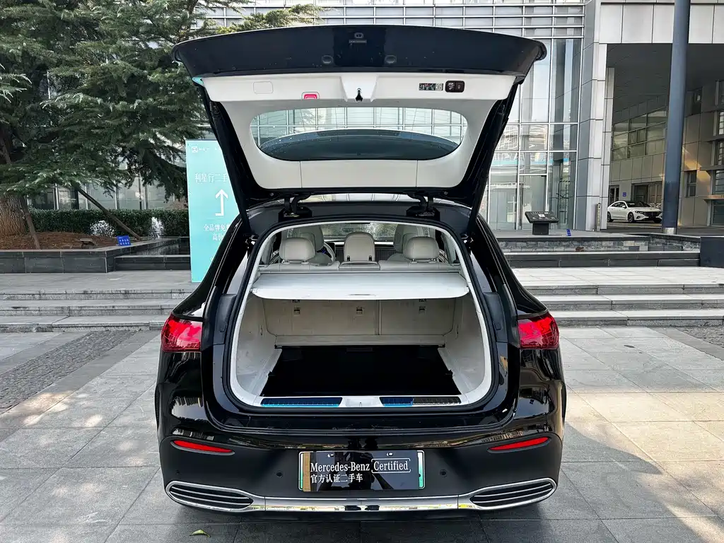 Mercedes-Benz EQE SUV — миниатюра 13