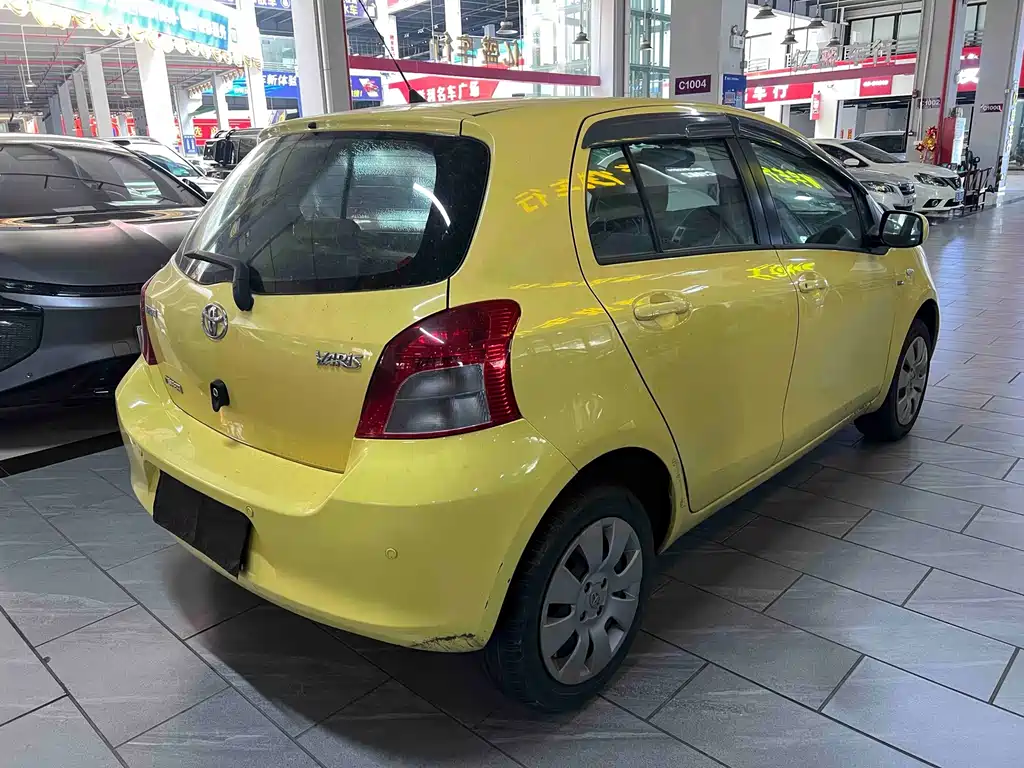 Toyota Yaris — миниатюра 2