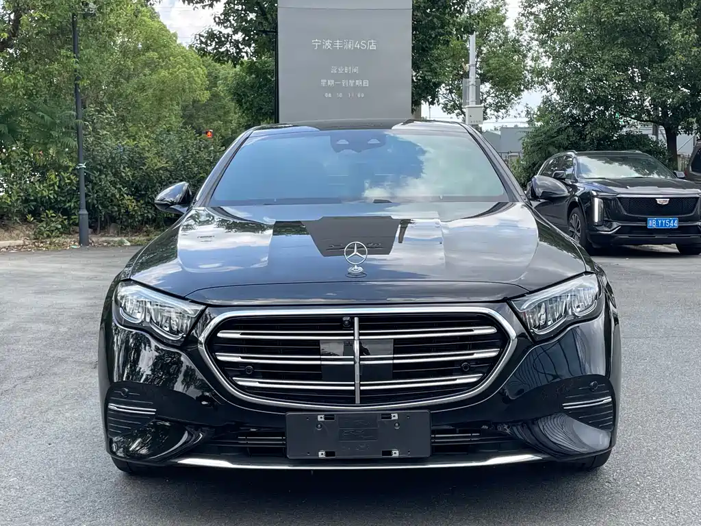 Mercedes-Benz E-Class — миниатюра 2