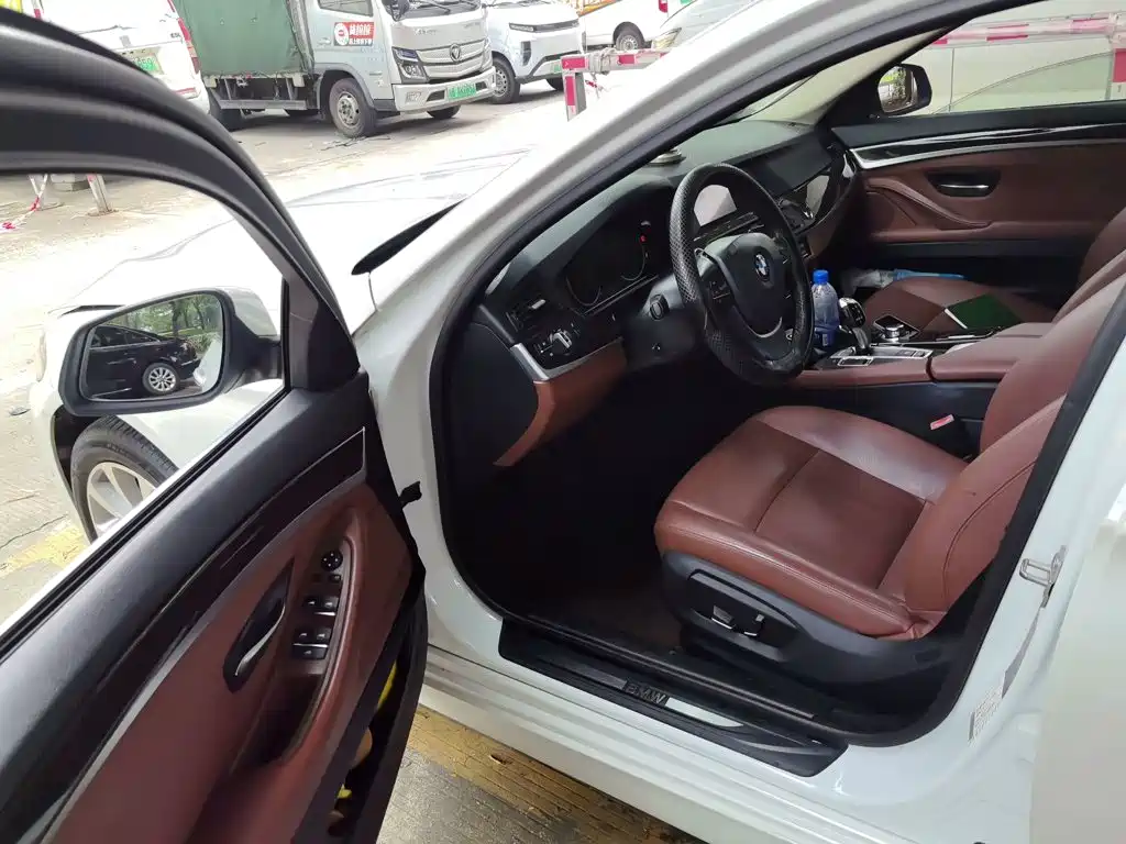 BMW 5 Series — миниатюра 12