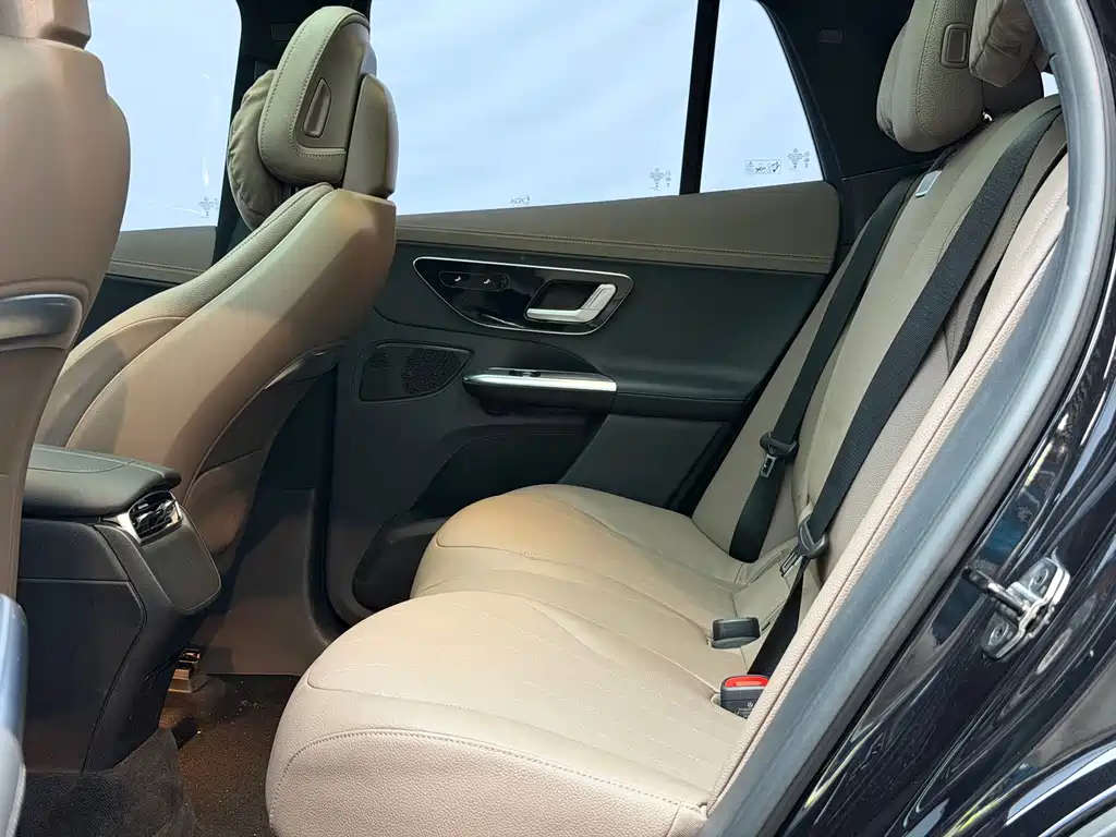 Mercedes-Benz EQE SUV — миниатюра 14