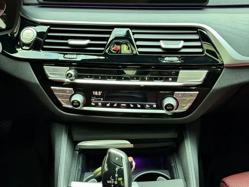 BMW 5 Series — миниатюра 17