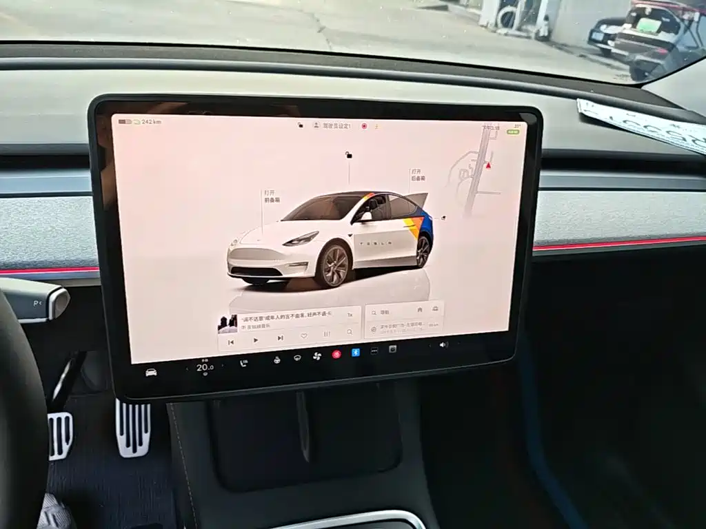 Tesla Model Y — миниатюра 13