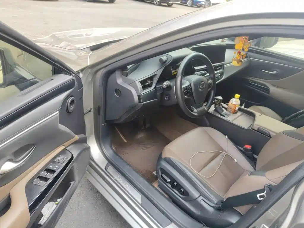 Lexus ES — миниатюра 12