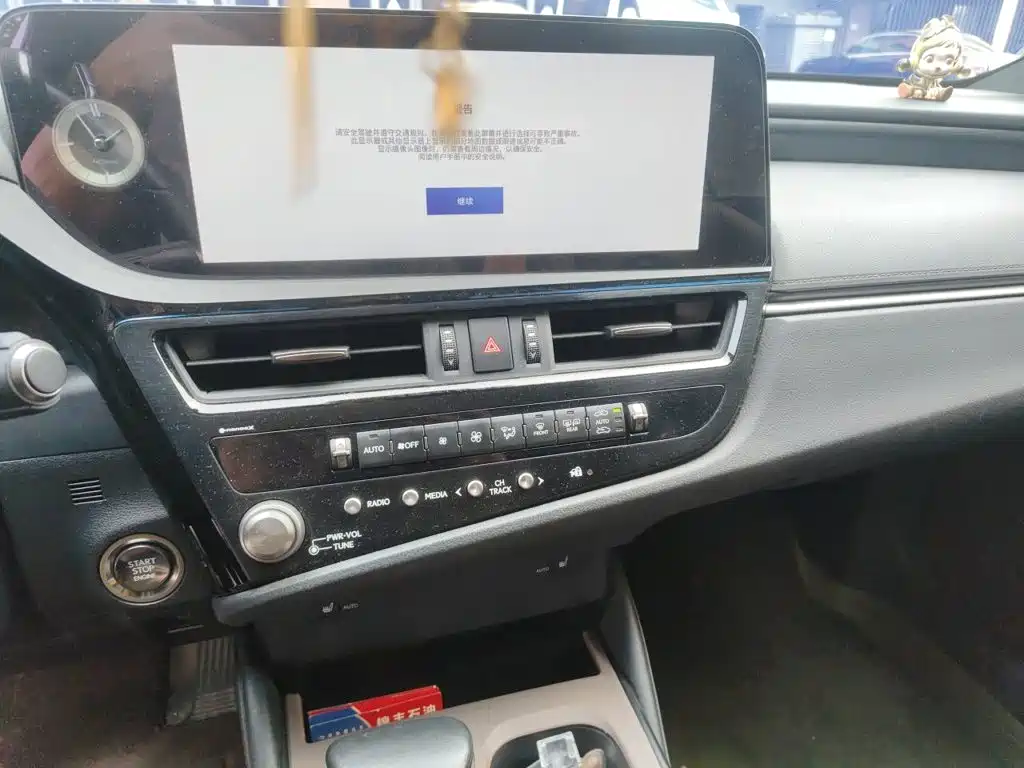 Lexus ES — миниатюра 9