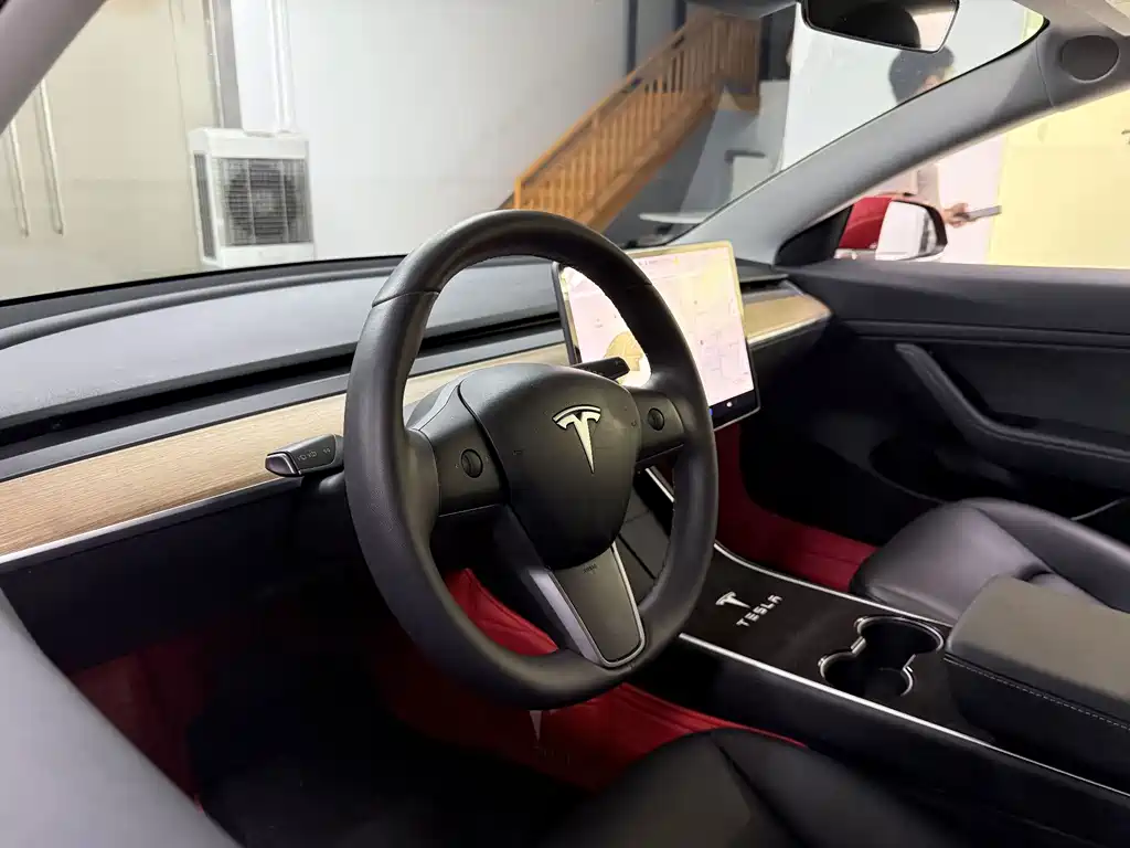 Tesla Model 3 — миниатюра 10