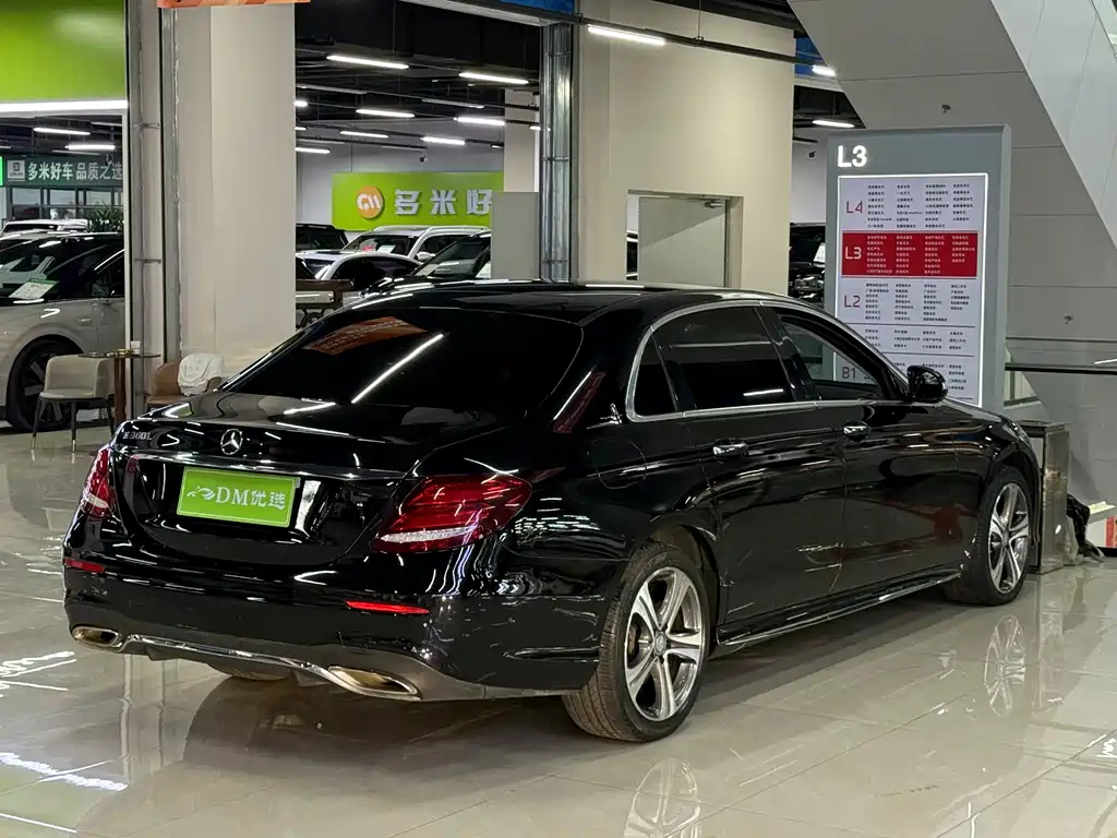 Mercedes-Benz E-Class — миниатюра 9