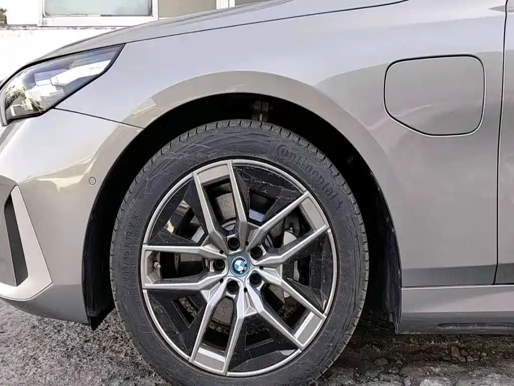 BMW i5 — миниатюра 5