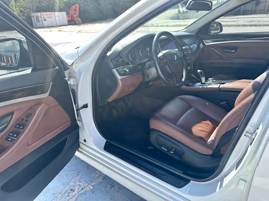 BMW 5 Series — миниатюра 10
