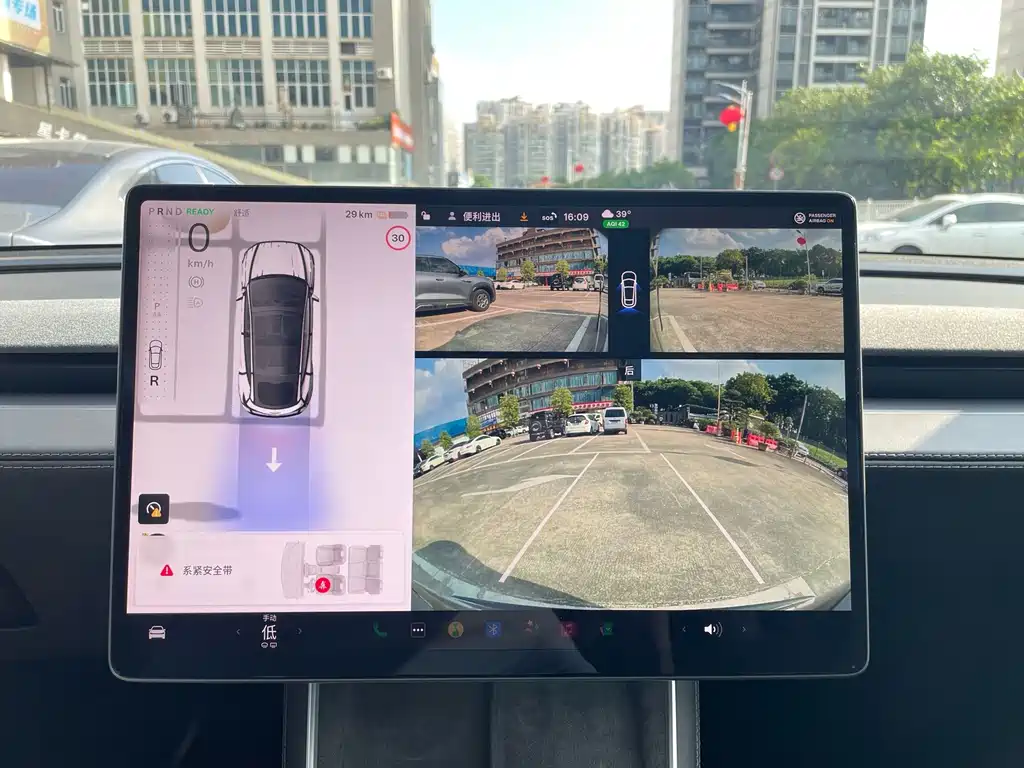 Tesla Model Y — миниатюра 20