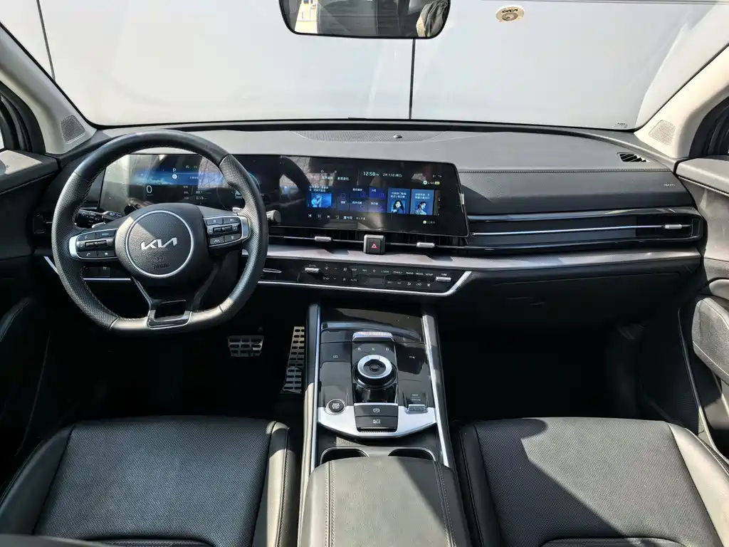 KIA LION PLATINUM EXPANDS THE WORLD