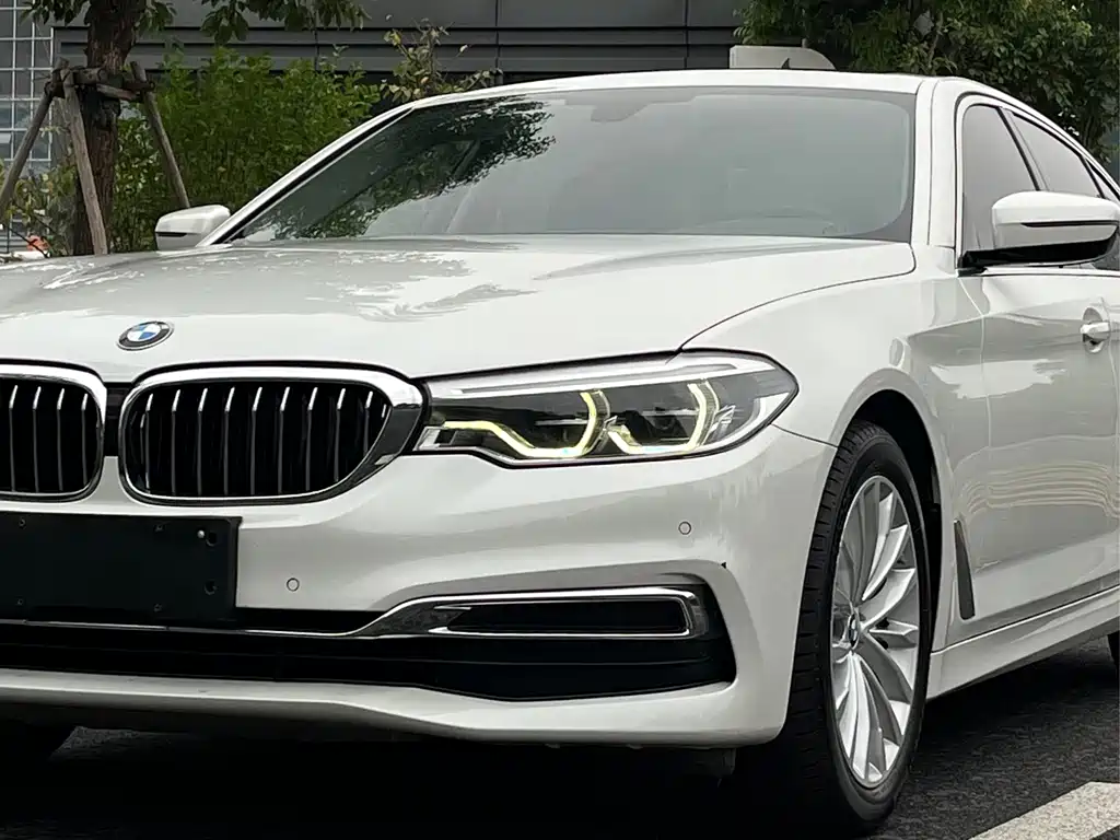 BMW 5 Series — миниатюра 6