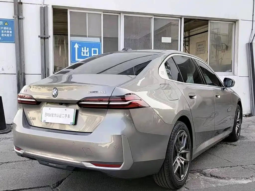 BMW i5 — миниатюра 7