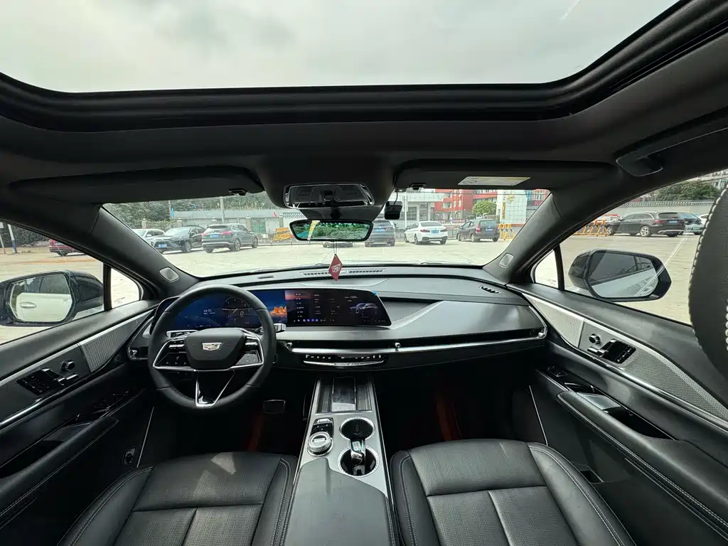 Cadillac XT5 — миниатюра 7