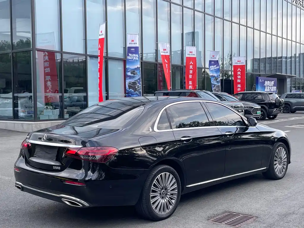 Mercedes-Benz E-Class — миниатюра 17
