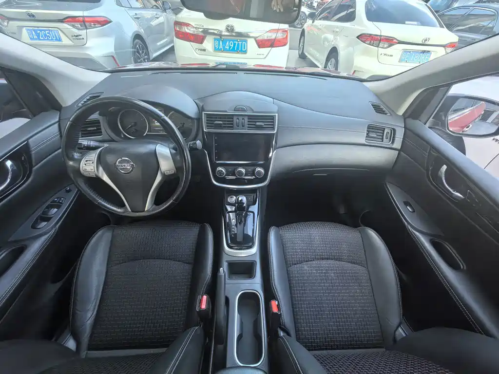 Nissan Tiida — миниатюра 12