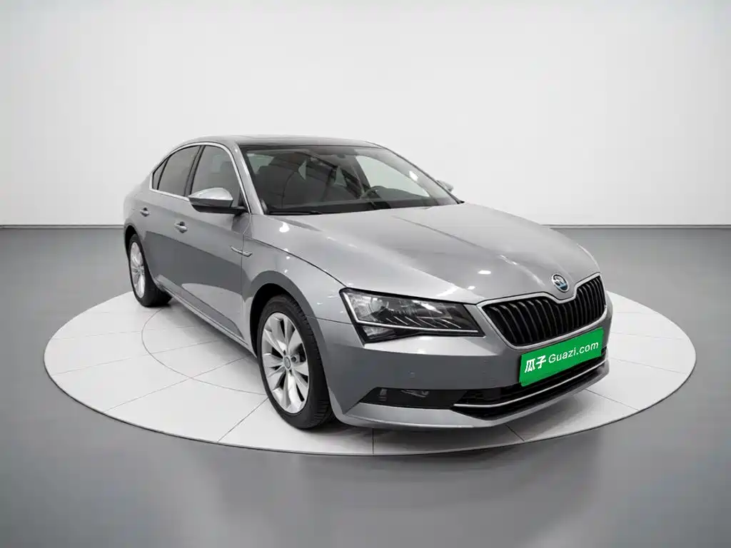 Skoda Superb — миниатюра 3