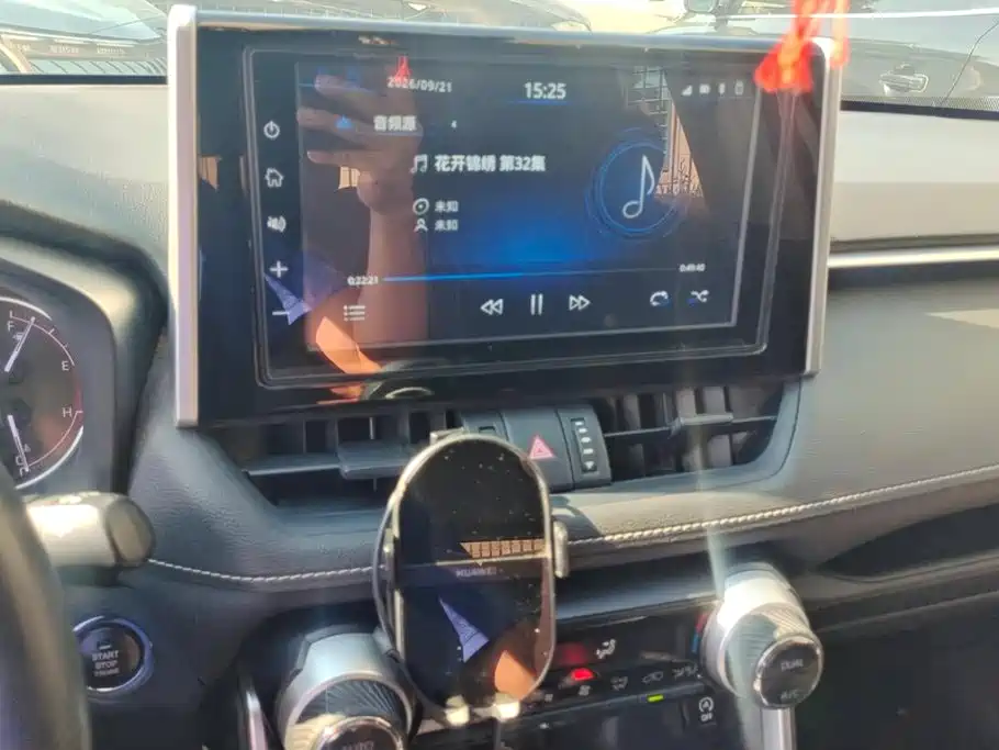 Toyota RAV4 — миниатюра 13