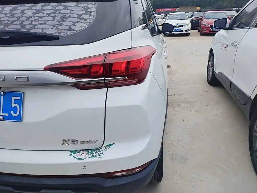 BAIC X3 — миниатюра 8