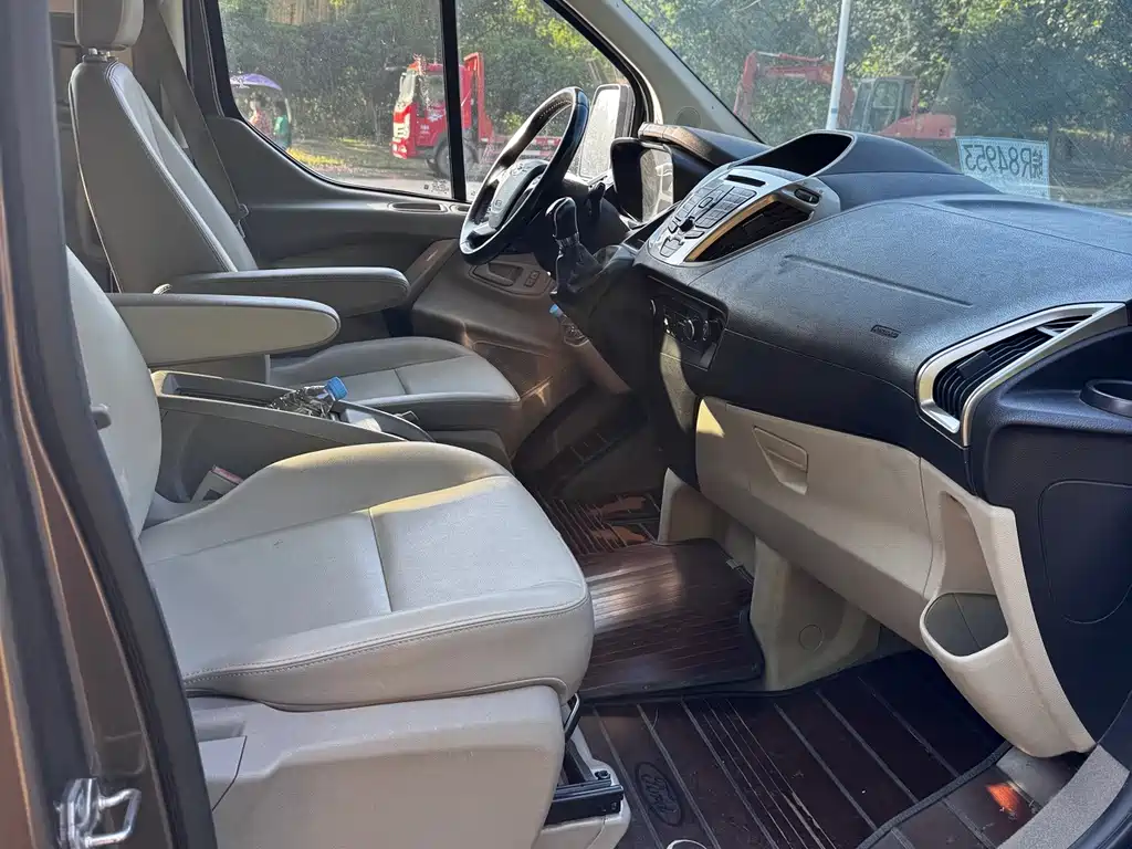 Ford Tourneo — миниатюра 6