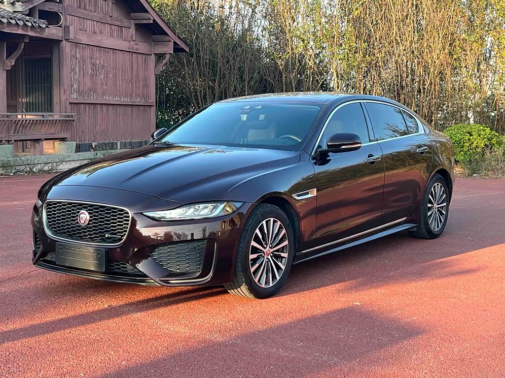 Jaguar XE L